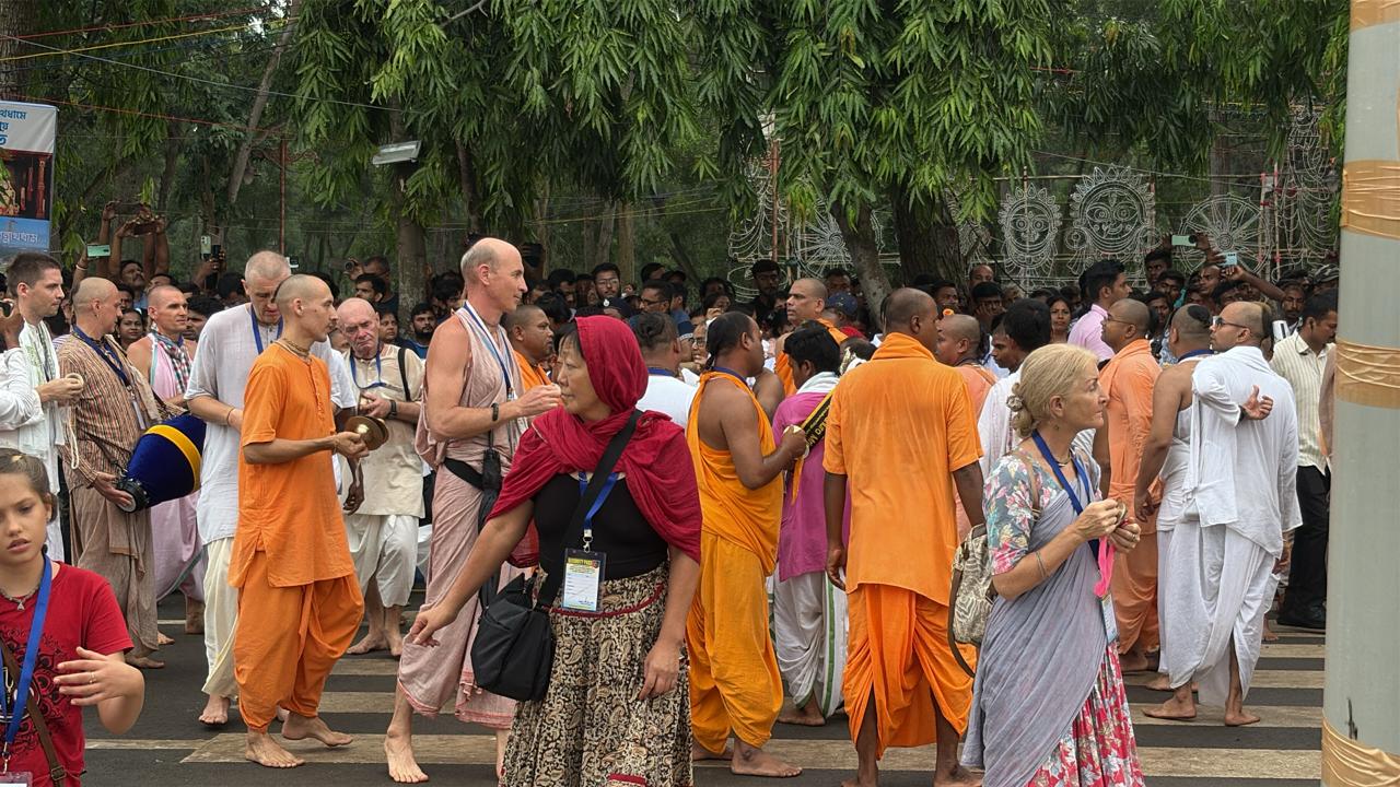 ঘুচে গেছে দেশ-বিদেশের সীমানার গণ্ডি